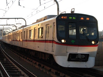 Toei Asakusa line 5300-11a.jpg