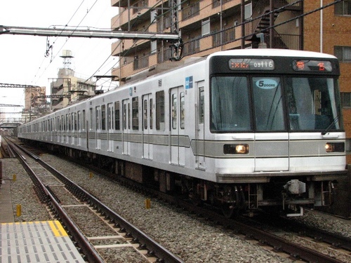 Tokyo-Metro 03-306a.jpg