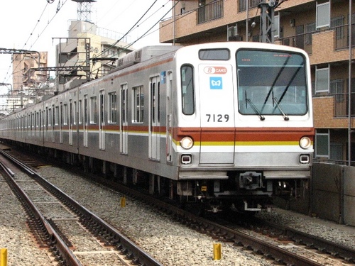 Tokyo-Metro 7000(F)-126a.jpg