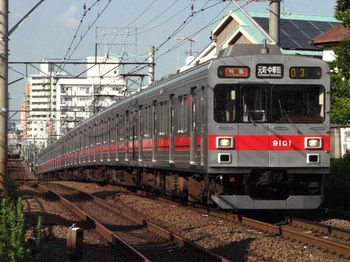 Tokyu Touyoko line9000-03a.jpg