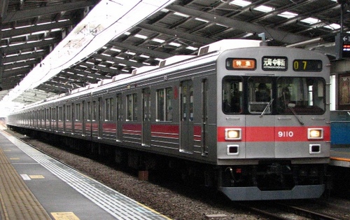 Tokyu Touyoko line9000-11.jpg