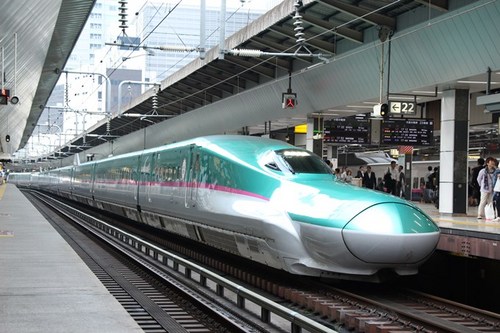 Touhoku ShinkansenE5   “yamabiko”a.jpg